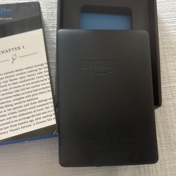 Amazon Kindle Paperwhite - Black - Picture 3 of 4